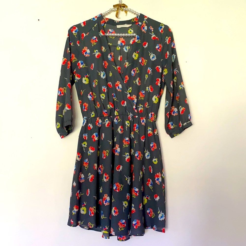 Lush‎ gray and floral dress size small